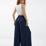 Pantalón palazzo azul marino super fluido con cintura elástica alta, cordón y pinzas frontales, fresco y elegante para fiestas, salidas y viajes en Colombia