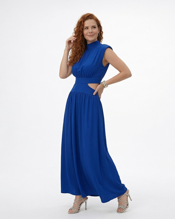 Vestido largo azul cuello alto con abertura cut out en cintura y falda acampanada fruncida, llamativo y elegante para fiestas, matrimonios y grados en Colombia