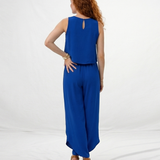 Vestido largo azul sin mangas cuello redondo con falda cruzada y abertura frontal, perfecto para fiestas, matrimonios y salidas elegantes en Colombia