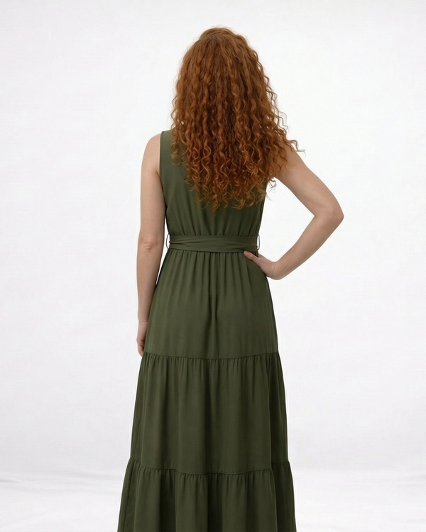 Vestido largo verde oliva sin mangas con escote en V, lazo en cintura y falda escalonada con vuelo, perfecto para salidas elegantes, paseos y eventos casuales