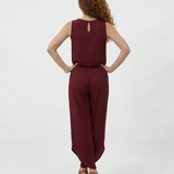 Vestido largo color vino sin mangas cuello redondo con falda cruzada y abertura frontal, ideal para fiestas, grados y eventos elegantes en Colombia