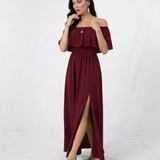 Vestido largo vinotinto con hombros descubiertos, volante en el busto, cintura elástica y abertura frontal en la falda, elegante para matrimonios y fiestas de noche
