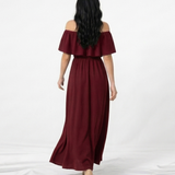 Vestido largo vinotinto con hombros descubiertos, volante en el busto, cintura elástica y abertura frontal en la falda, elegante para matrimonios y fiestas de noche