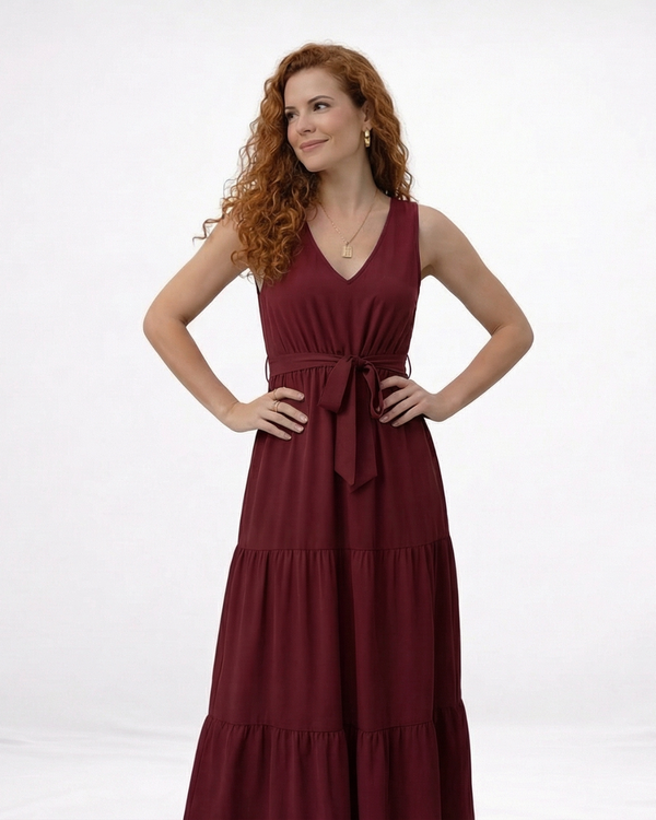 Vestido largo vinotinto sin mangas con escote en V, lazo en cintura y falda escalonada con vuelo, ideal para matrimonios, fiestas de noche y eventos especiales