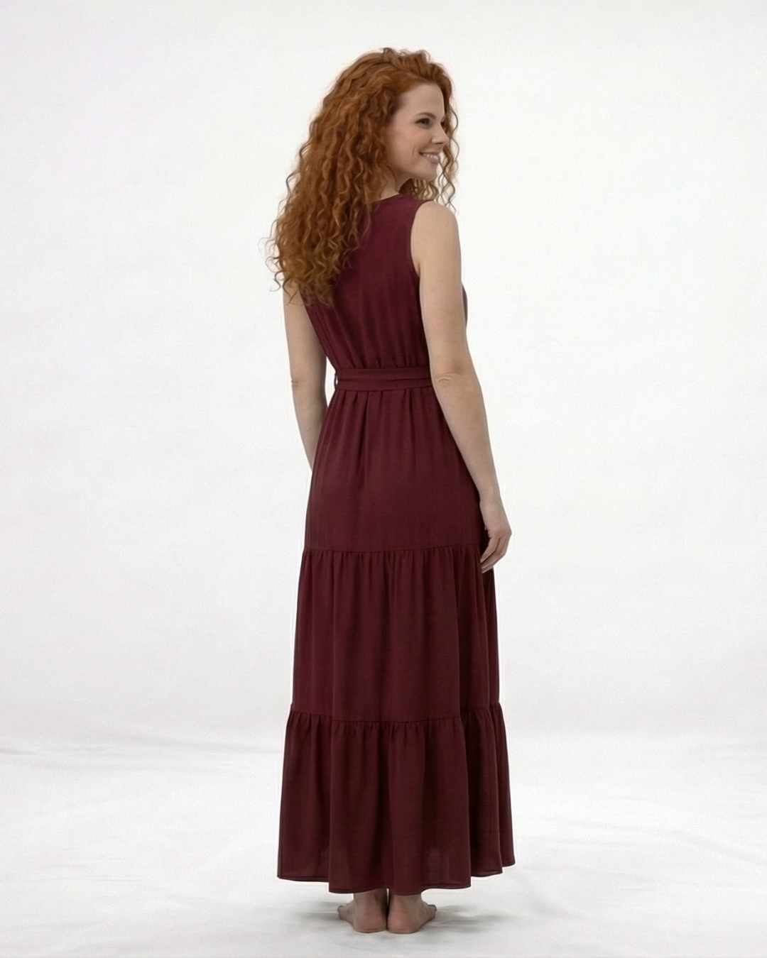 Vestido largo vinotinto sin mangas con escote en V, lazo en cintura y falda escalonada con vuelo, ideal para matrimonios, fiestas de noche y eventos especiales