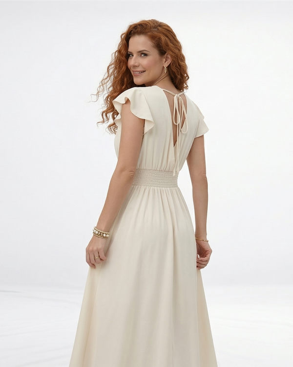 Vestido midi crema cruzado con escote en V, manga mariposa con volante, cintura smock fruncida y falda amplia con vuelo, perfecto para matrimonios de día, grados y celebraciones