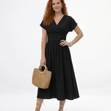 Vestido midi negro con escote en V cruzado, manga corta y falda con vuelo, elegante y versátil para eventos formales y salidas de noche