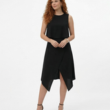 Vestido midi negro sin mangas con cuello redondo, capa superior suelta y falda asimétrica cruzada con punta, elegante y moderno para eventos formales y salidas de noche